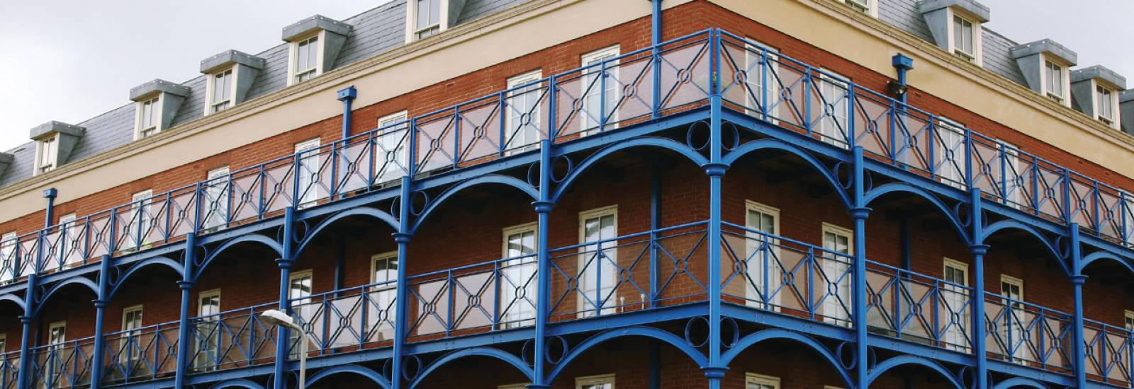header-ds-large-balcony-building.jpg
